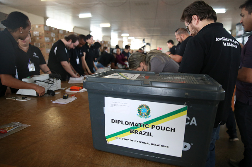 Eleitorado brasileiro no exterior cresce 31% para eleições de 2026