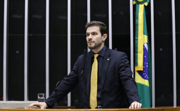 Comissão da Câmara obriga agressores a participar de programas de reeducação