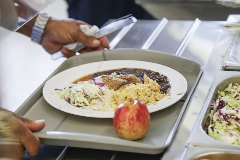 Projeto de Lei cria auxílio-alimentação para idosos vulneráveis