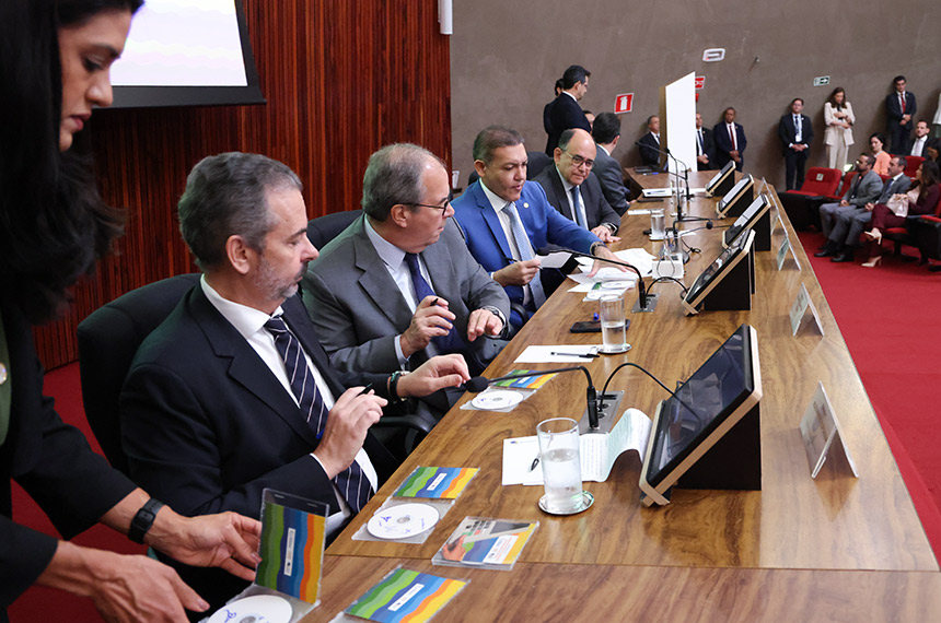 TSE assina e lacra sistemas eletrônicos para eleições de 2026
