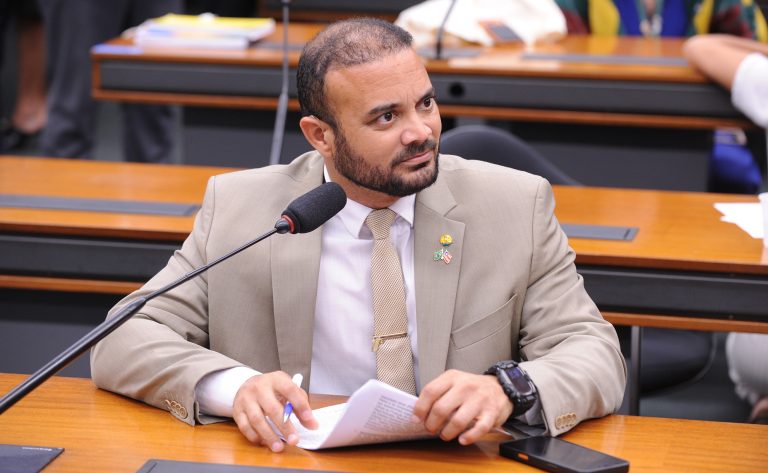 Comissão da Câmara aprova ampliação do porte de arma para servidores
