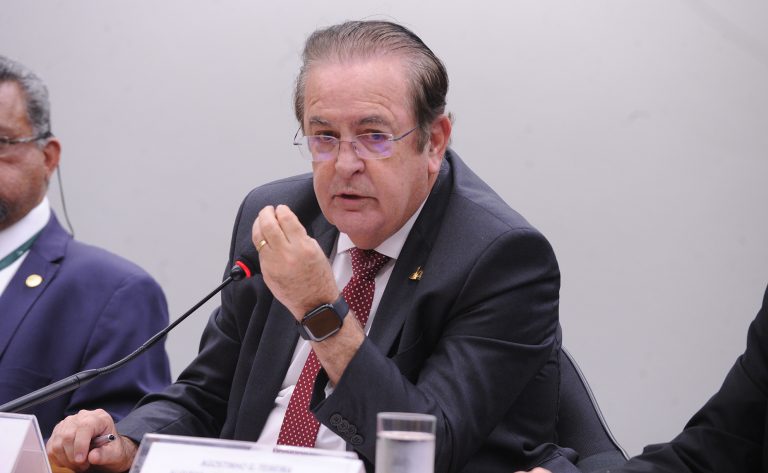 CCJ aprova extensão de estágio após conclusão de curso superior