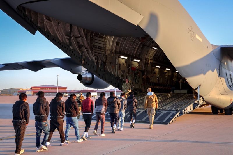 Governo Trump contrata empresas para cobrar multas de migrantes deportados